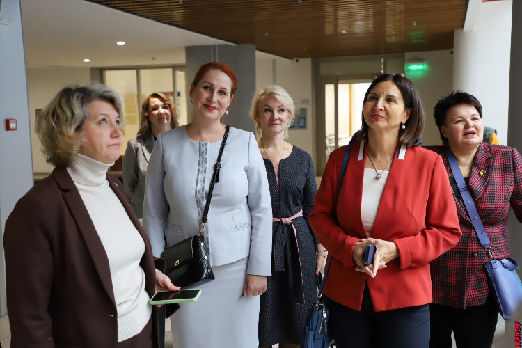 Познакомиться с женщиной в новосибирске